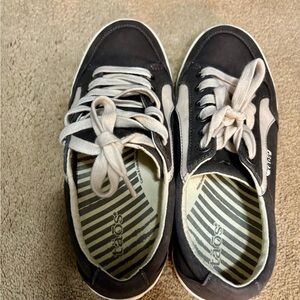 Taos shooting star canvas sneaker. Charcoal grey. Size 7. Worn twice.